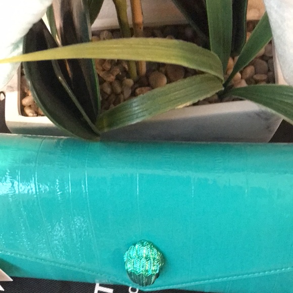 Kurt Geiger Landon Shoreditch Leather Envelope Clutch
KURT GEIGER LONDON - Picture 13 of 16